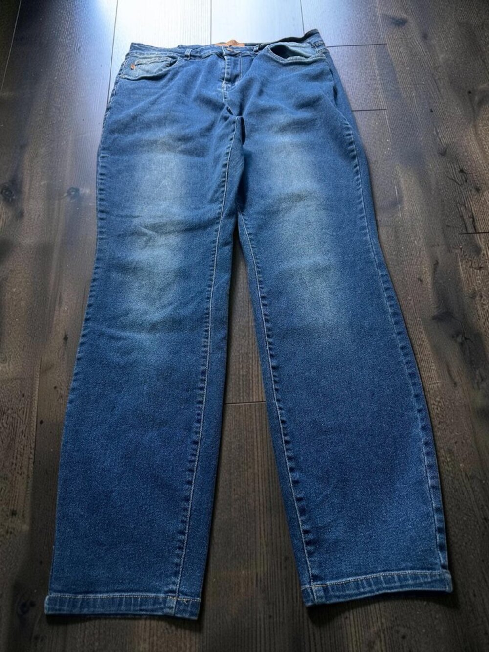Judy Blue Women’s 15/32 Mid Rise Straight Skinny Stretch Jeans Medium Wash